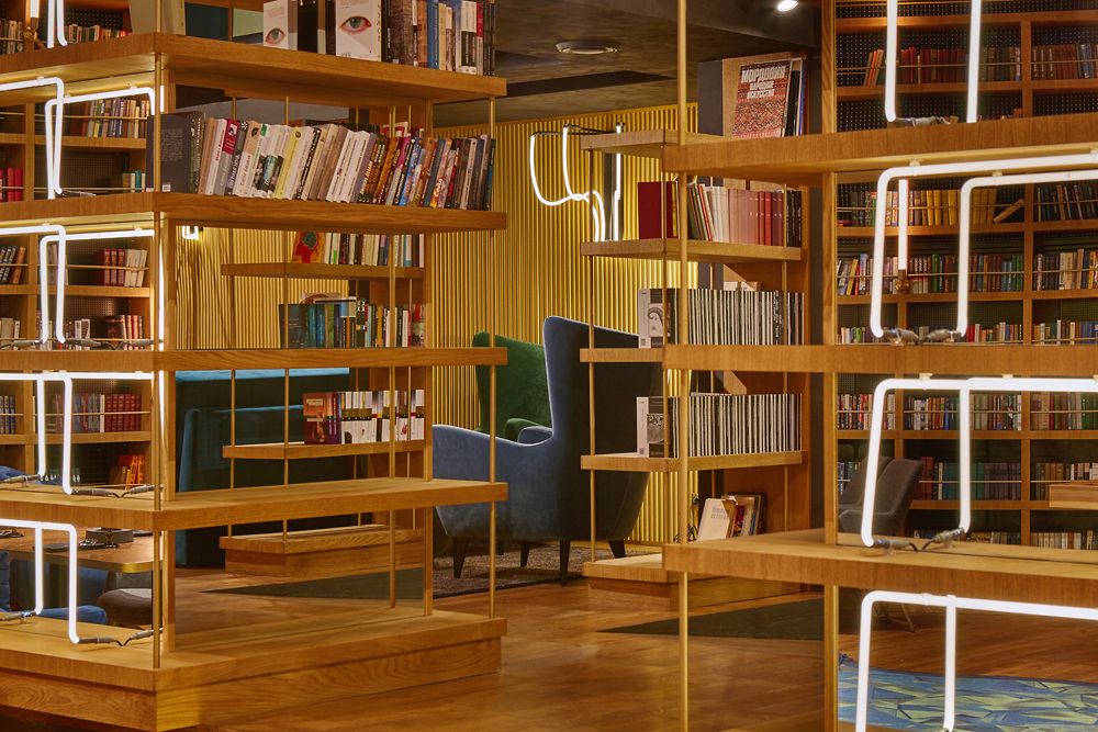 Авито библиотека купить. Расстановка стеллажей в библиотеке. Бар библиотека. Библиотечный бар. Библиотеки Москвы.