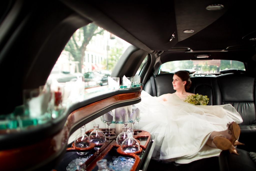 Что нужно знать при заказе лимузина на свадьбу?